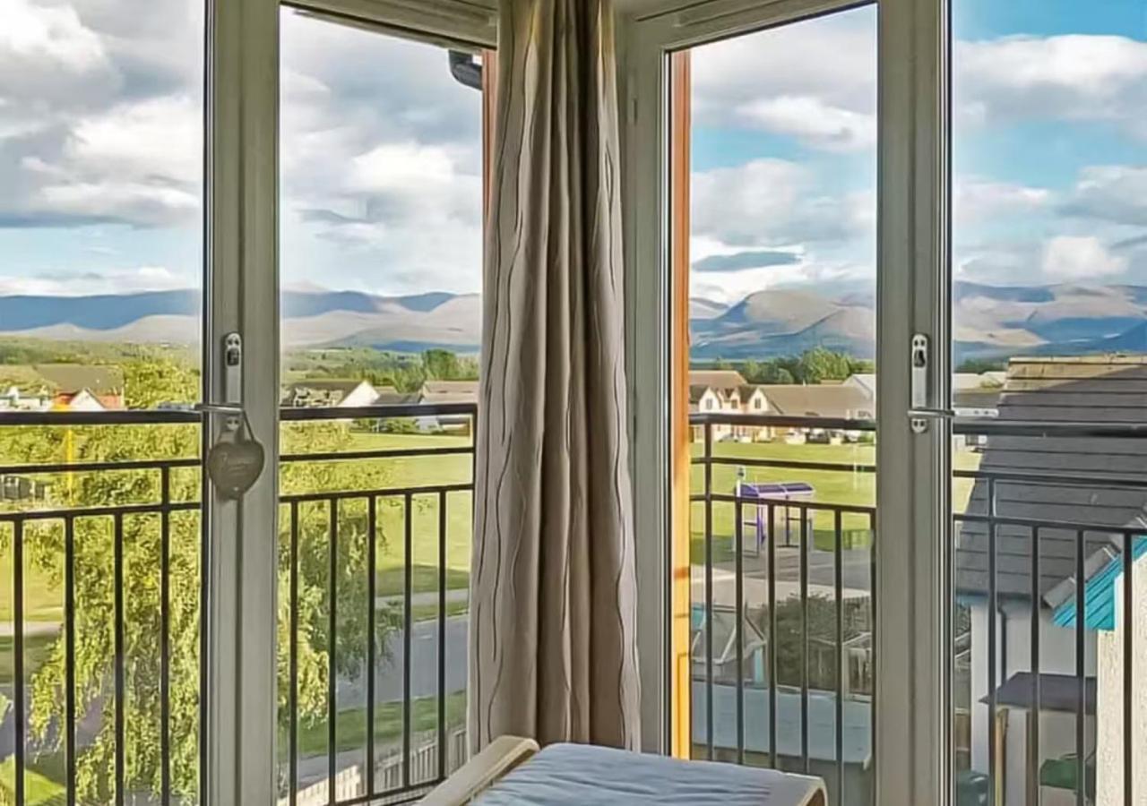 The View At No 10 Apartment Авимор Екстериор снимка